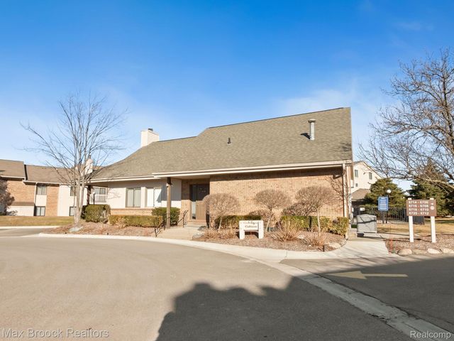 6608 MAPLE LAKES Drive, West Bloomfield Charter Township, MI 48322