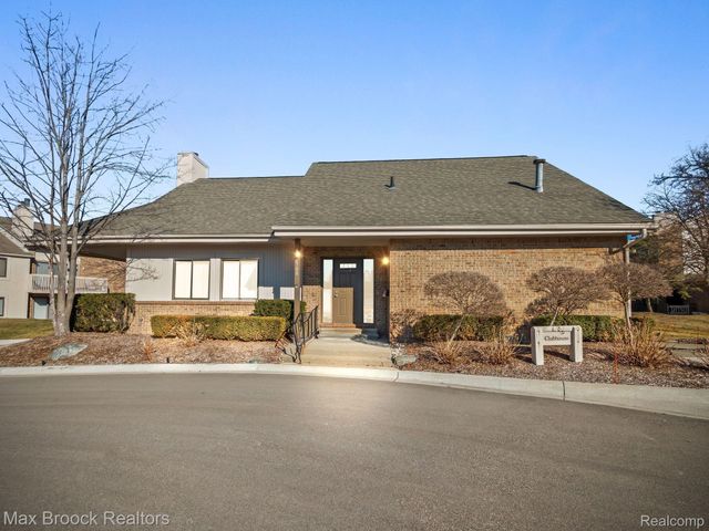 6608 MAPLE LAKES Drive, West Bloomfield Charter Township, MI 48322