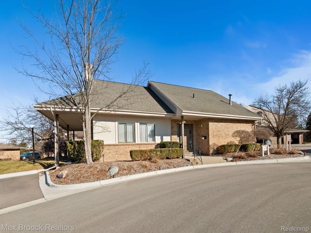 6608 MAPLE LAKES Drive, West Bloomfield Charter Township, MI 48322