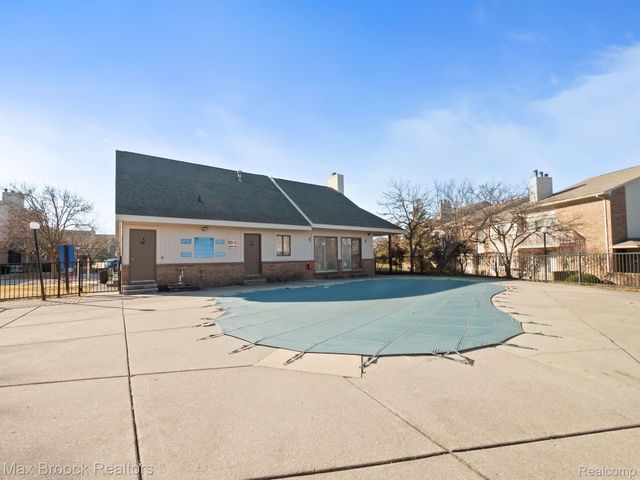 6608 MAPLE LAKES Drive, West Bloomfield Charter Township, MI 48322
