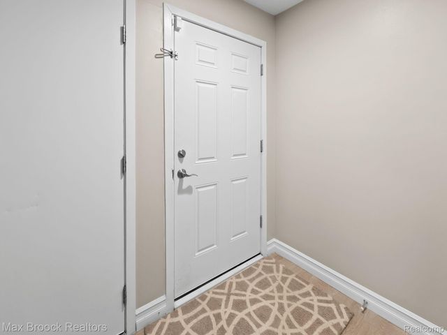 6608 MAPLE LAKES Drive, West Bloomfield Charter Township, MI 48322