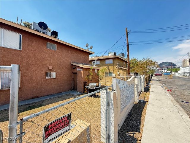 536 North Circle, Las Vegas, NV 89119