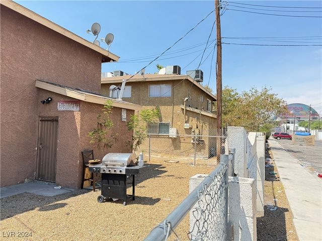 536 North Circle, Las Vegas, NV 89119