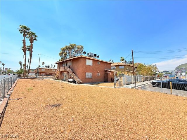 536 North Circle, Las Vegas, NV 89119