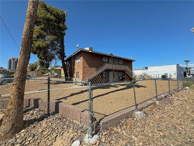 536 North Circle, Las Vegas, NV 89119