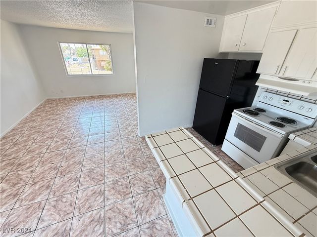 536 North Circle, Las Vegas, NV 89119