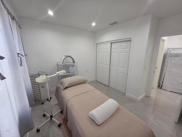 16034 San Fernando Mission Boulevard, Granada Hills, CA 91344