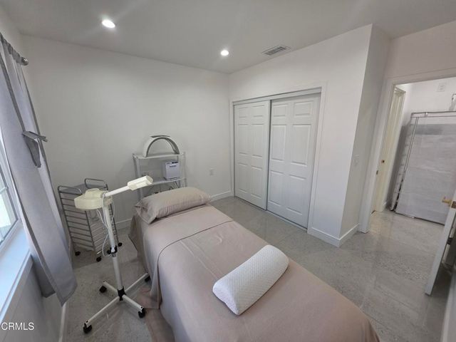 16034 San Fernando Mission Boulevard, Granada Hills, CA 91344
