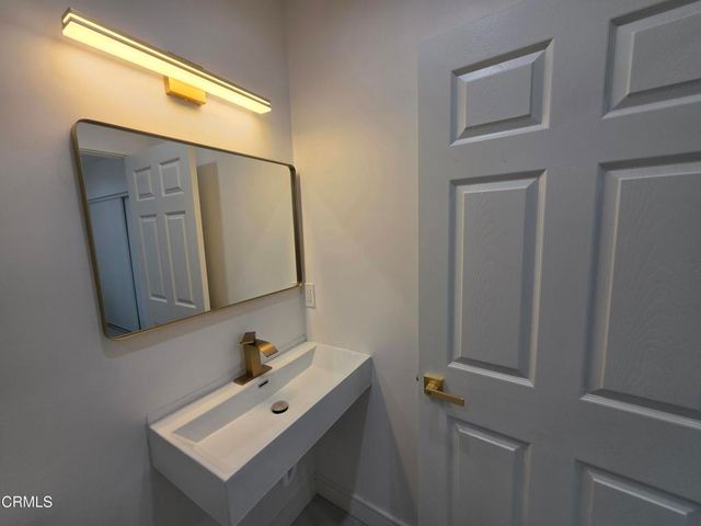 16034 San Fernando Mission Boulevard, Granada Hills, CA 91344