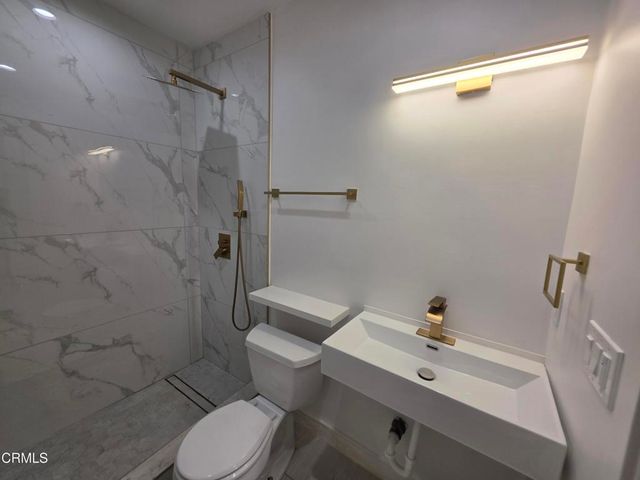 16034 San Fernando Mission Boulevard, Granada Hills, CA 91344