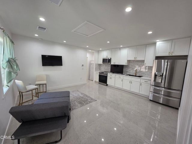 16034 San Fernando Mission Boulevard, Granada Hills, CA 91344