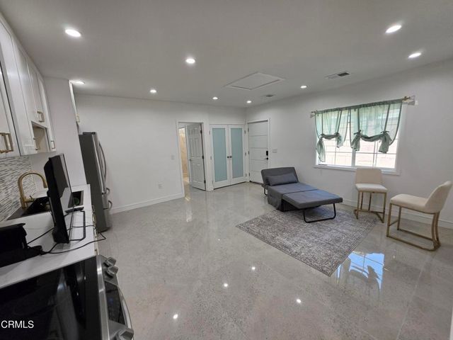 16034 San Fernando Mission Boulevard, Granada Hills, CA 91344