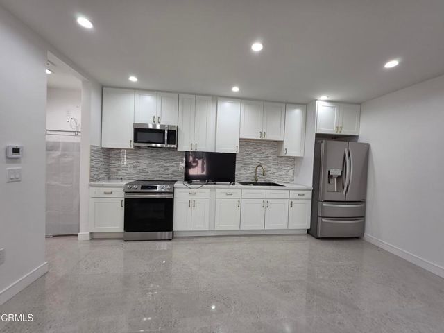 16034 San Fernando Mission Boulevard, Granada Hills, CA 91344