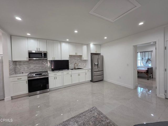 16034 San Fernando Mission Boulevard, Granada Hills, CA 91344