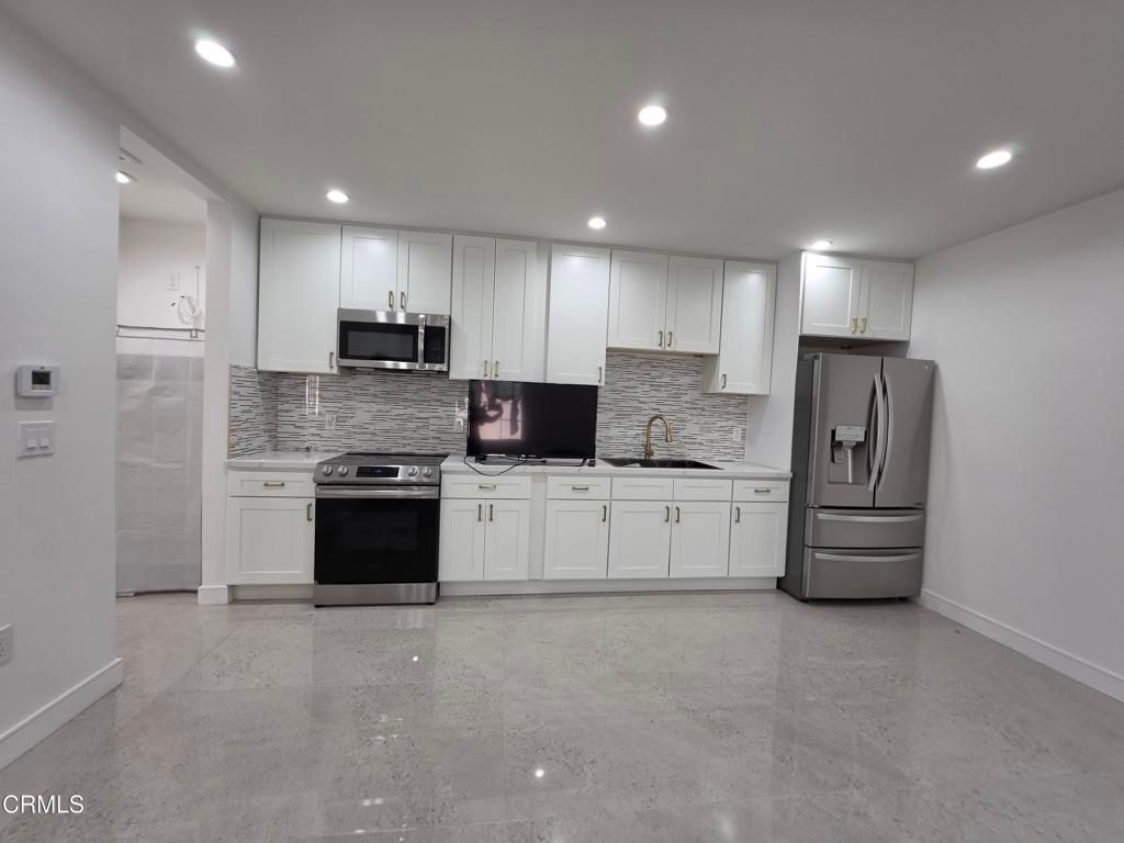 16034 San Fernando Mission Boulevard, Granada Hills, CA 91344