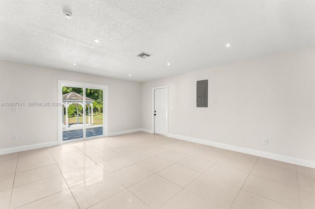 18055 W Sycamore Drive 1, Loxahatchee, FL 33470