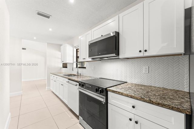 18055 W Sycamore Drive 1, Loxahatchee, FL 33470