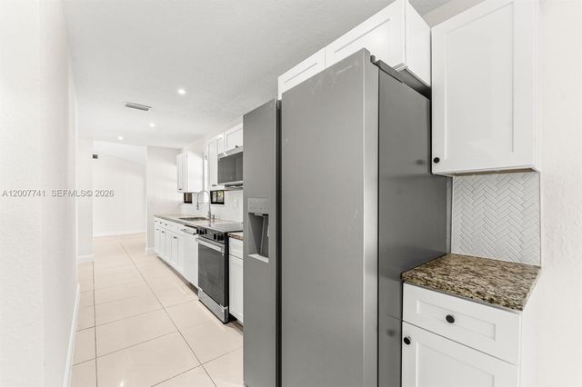 18055 W Sycamore Drive 1, Loxahatchee, FL 33470