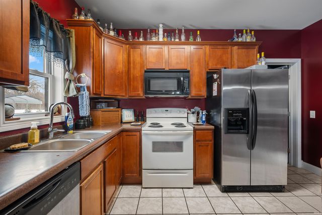 2325 N Huntington Road, Marion, IN 46952