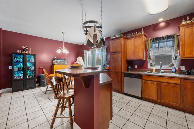 2325 N Huntington Road, Marion, IN 46952