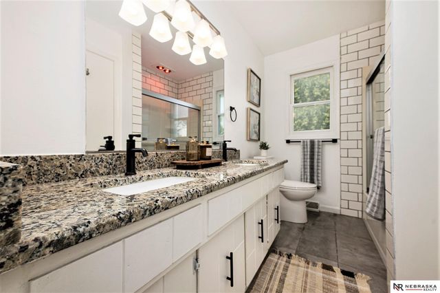 10436 M Street, Omaha, NE 68127