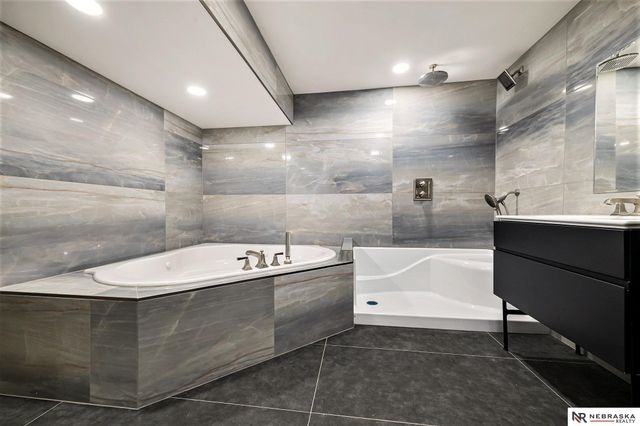 10436 M Street, Omaha, NE 68127