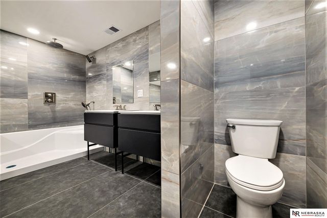 10436 M Street, Omaha, NE 68127