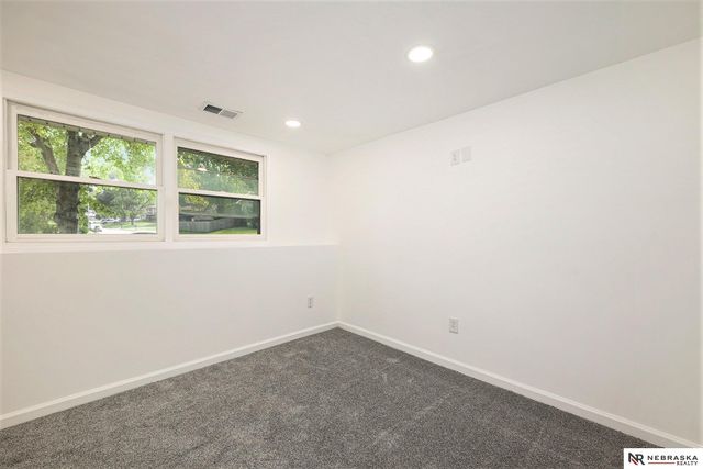 10436 M Street, Omaha, NE 68127