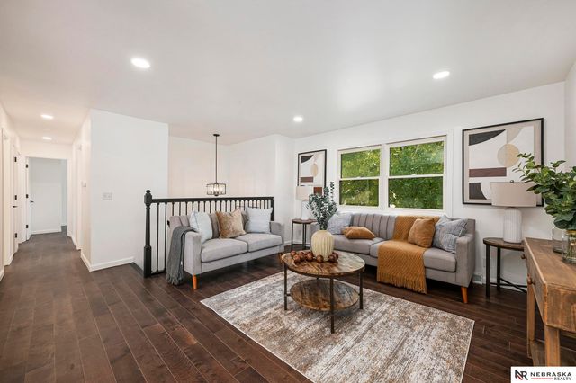 10436 M Street, Omaha, NE 68127