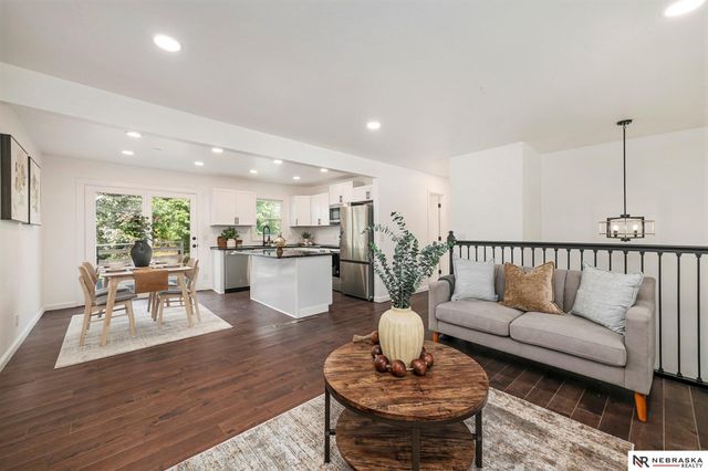 10436 M Street, Omaha, NE 68127