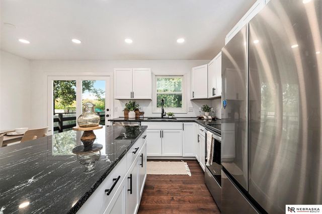 10436 M Street, Omaha, NE 68127