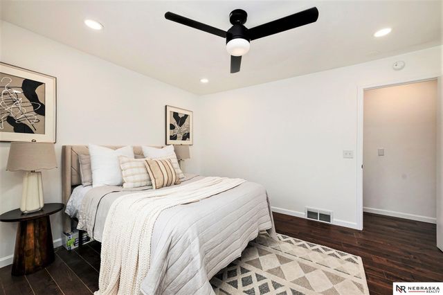 10436 M Street, Omaha, NE 68127