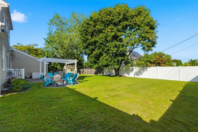 76 George Arden Avenue, Warwick, RI 02886