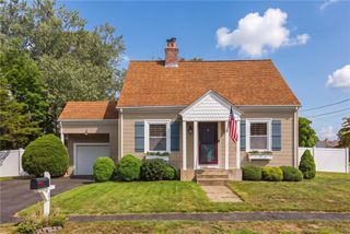 76 George Arden Avenue, Warwick, RI 02886