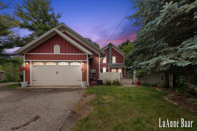 273 W Division Street, Rockford, MI 49341