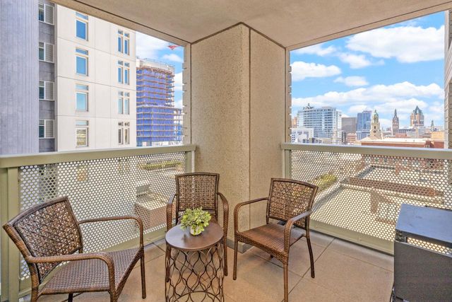 923 E Kilbourn AVENUE #802, Milwaukee, WI 53202