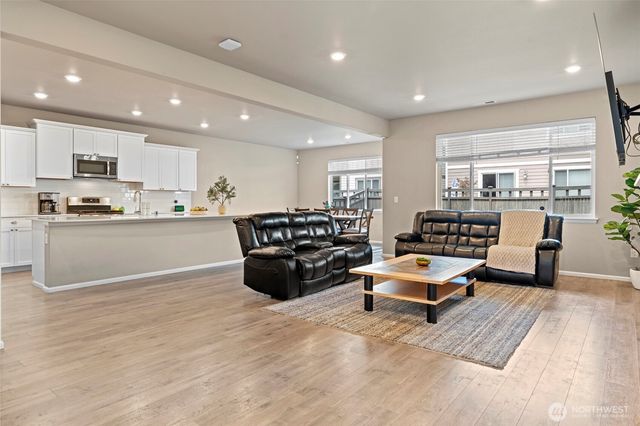32803 Stuart Avenue SE, Black Diamond, WA 98010