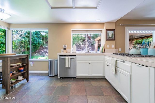 776 Holbertson Court, Simi Valley, CA 93065