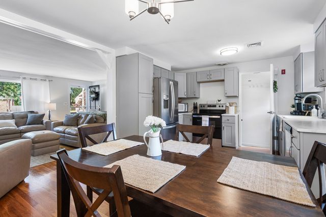 15 Carson Rd, Woburn, MA 01801