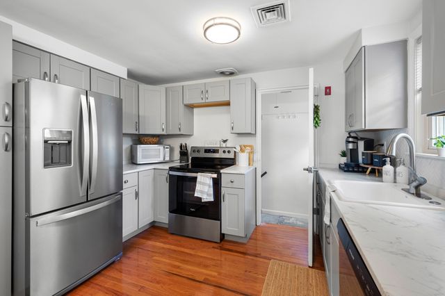 15 Carson Rd, Woburn, MA 01801