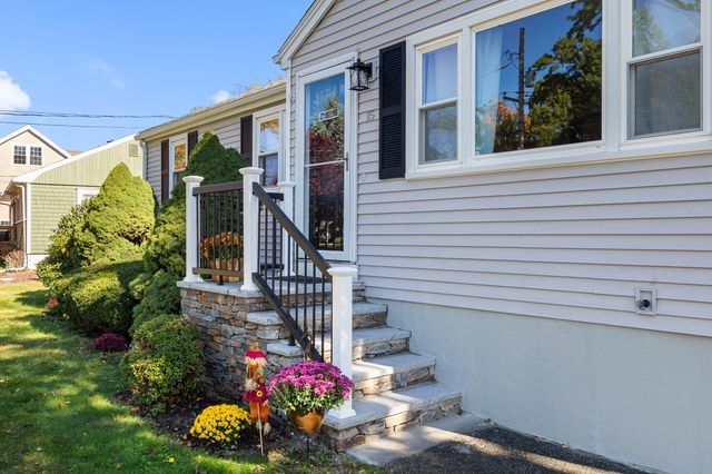 15 Carson Rd, Woburn, MA 01801