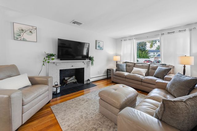 15 Carson Rd, Woburn, MA 01801