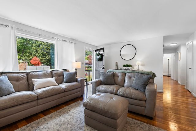 15 Carson Rd, Woburn, MA 01801