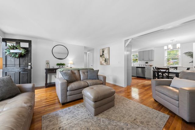 15 Carson Rd, Woburn, MA 01801