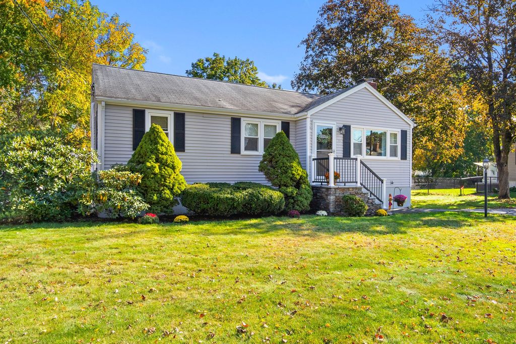 15 Carson Rd, Woburn, MA 01801