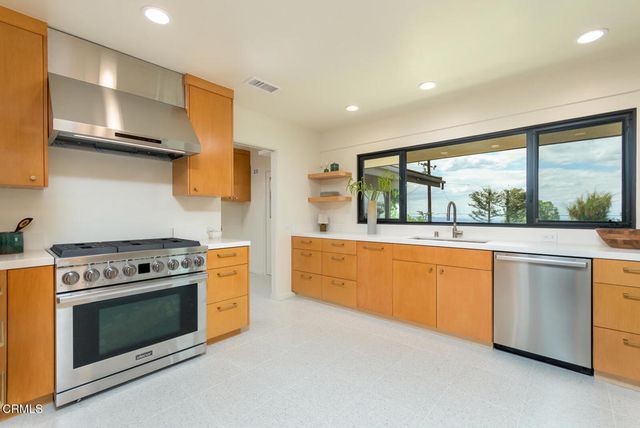 1724 E Loma Alta Drive, Altadena, CA 91001