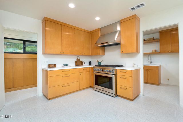 1724 E Loma Alta Drive, Altadena, CA 91001