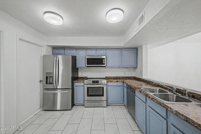 3732 W WAGONER Road, Glendale, AZ 85308