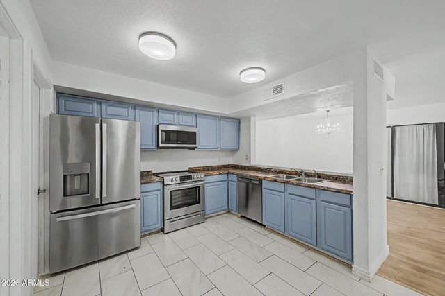 3732 W WAGONER Road, Glendale, AZ 85308