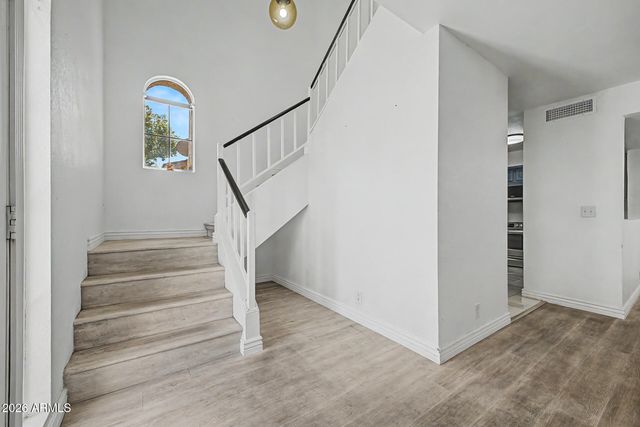 3732 W WAGONER Road, Glendale, AZ 85308